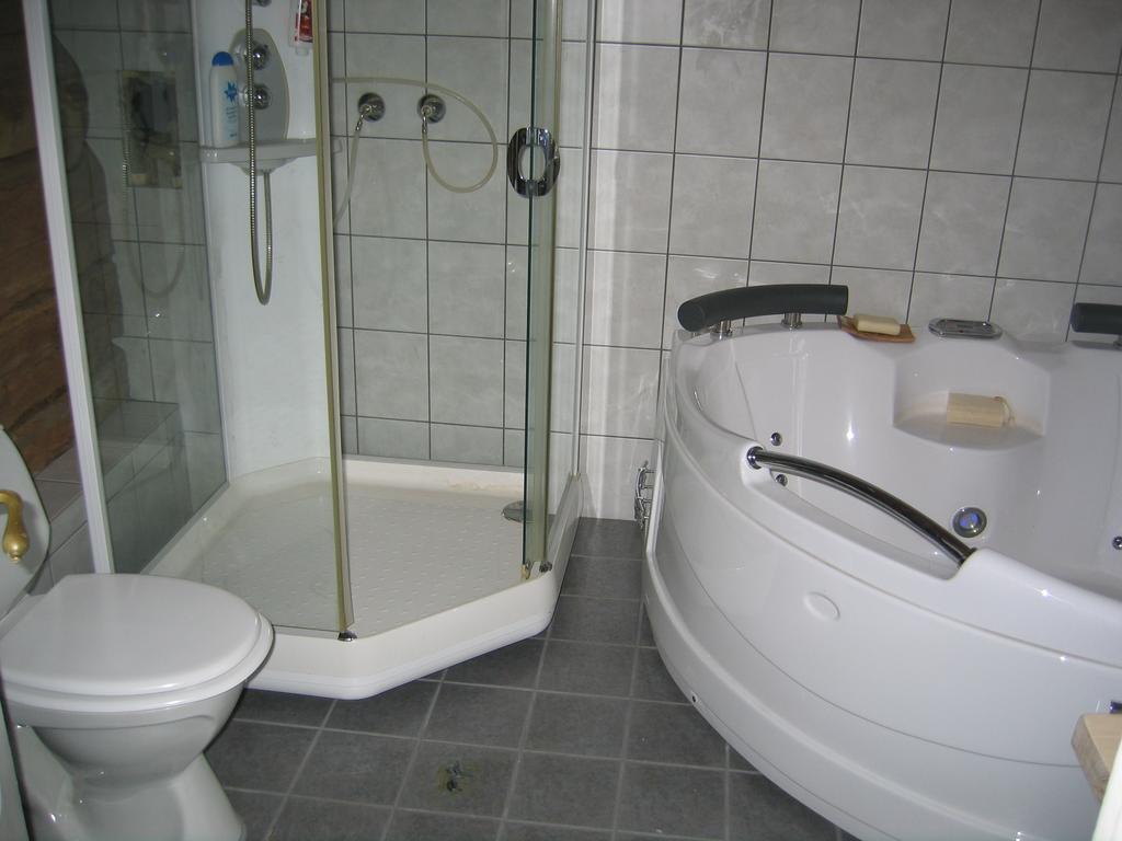Kartveit Guesthouse Manger Extérieur photo